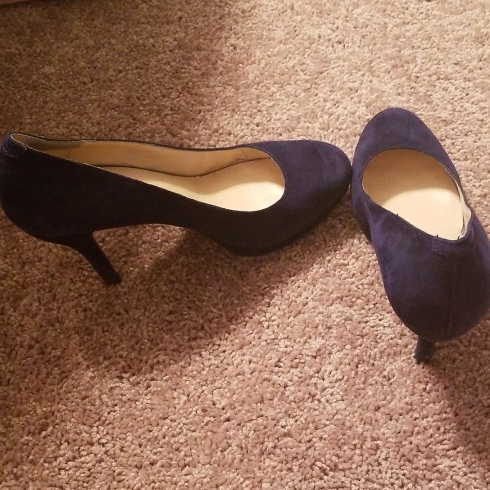 Shoes - Picture 2 of 4